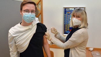 2022-01-31 Booster-Impfungen Tizian Weißhuhn Verena Somna