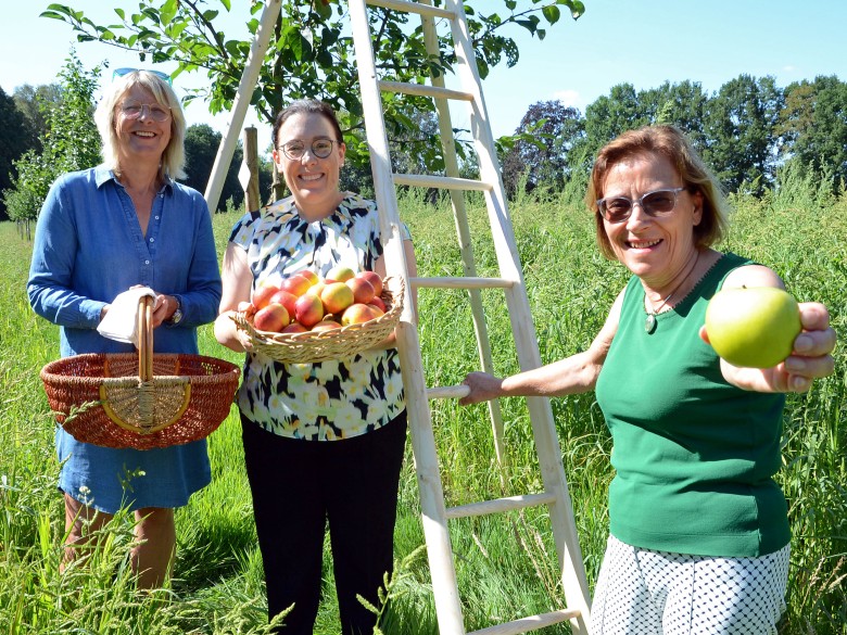 2022-09-28 Erstmals Apfelernte auf Schloss Benkhausen