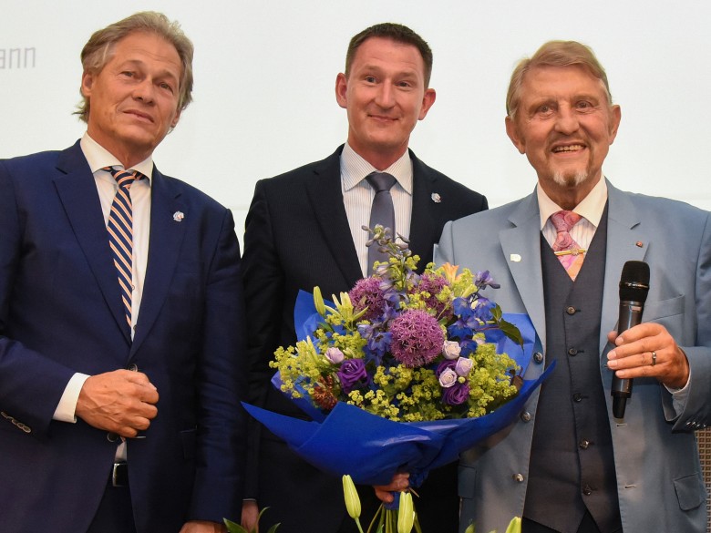 2018-06-25 Paul Gauselmann erhält Goldene Ehrennadel vom Bundesverband Automatenunternehmer